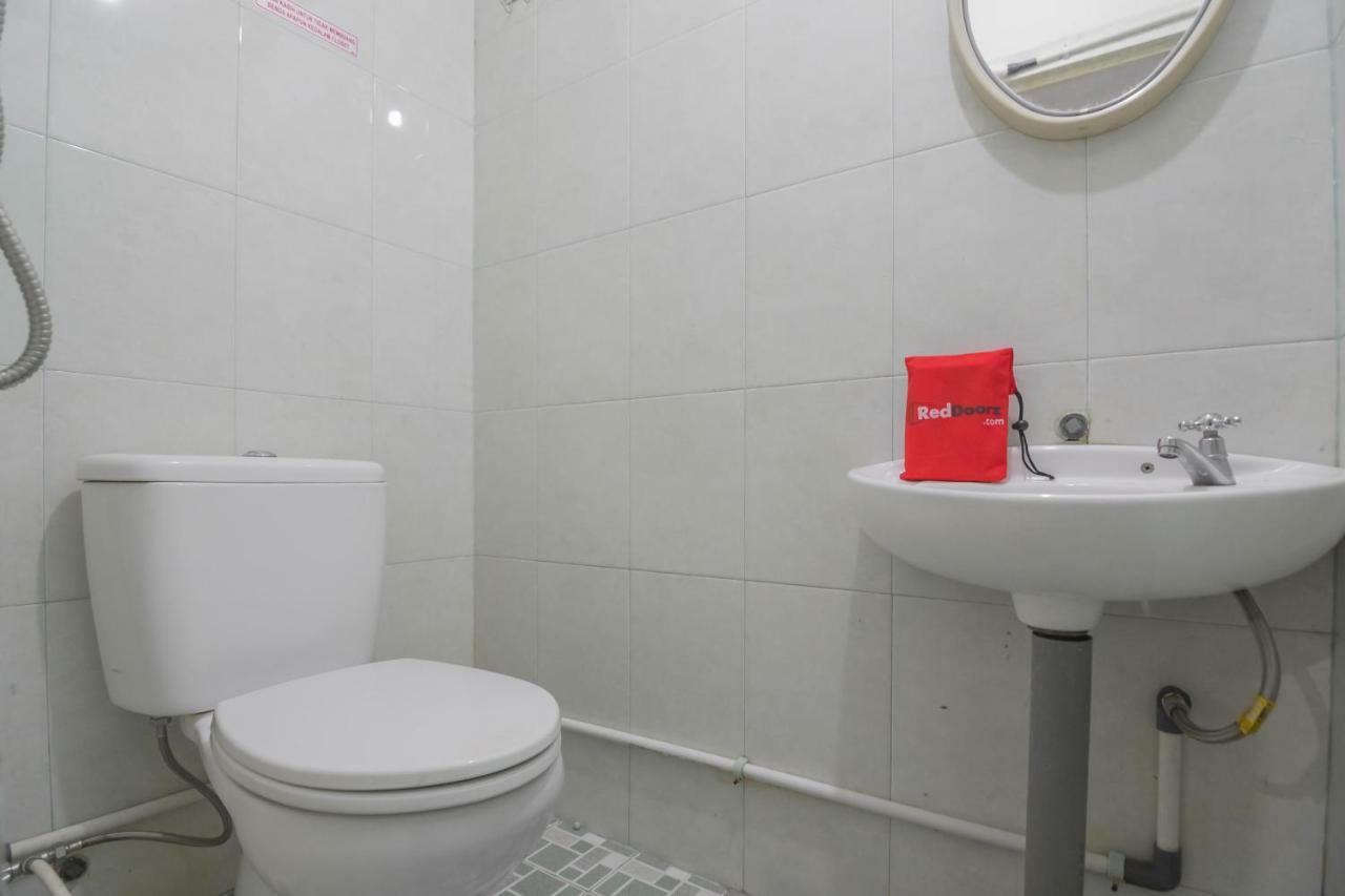 Reddoorz Near Gajah Mada Pontianak Hotel Exterior photo